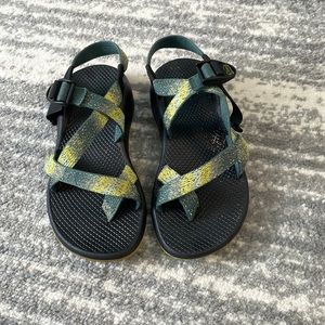 Chaco sandal with toe loop size 7